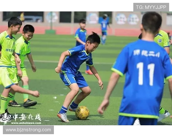 周敏的足球人生深度对话:从绿茵场到人生哲学的启示与反思 周敏的足球人生深度对话:从绿茵场到人生哲学的启示与反思
