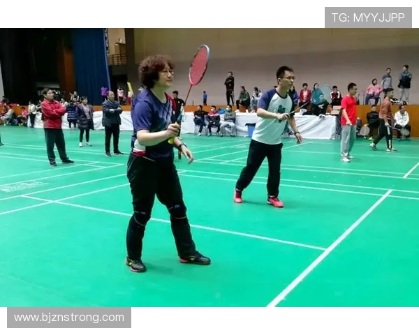 杭州羽毛球队与上海羽毛球队赛后复盘速度对比分析与战术探讨 杭州羽毛球队与上海羽毛球队赛后复盘速度对比分析与战术探讨